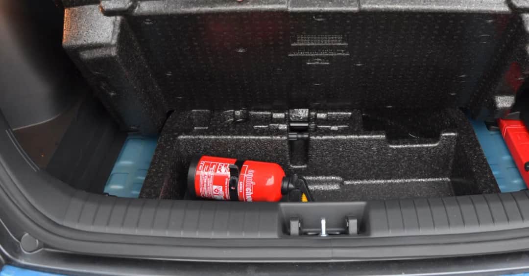 Gdzie wozić gaśnicę w samochodzie, aby zapewnić bezpieczeństwo?